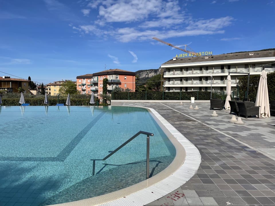 Pool Hotel La Perla