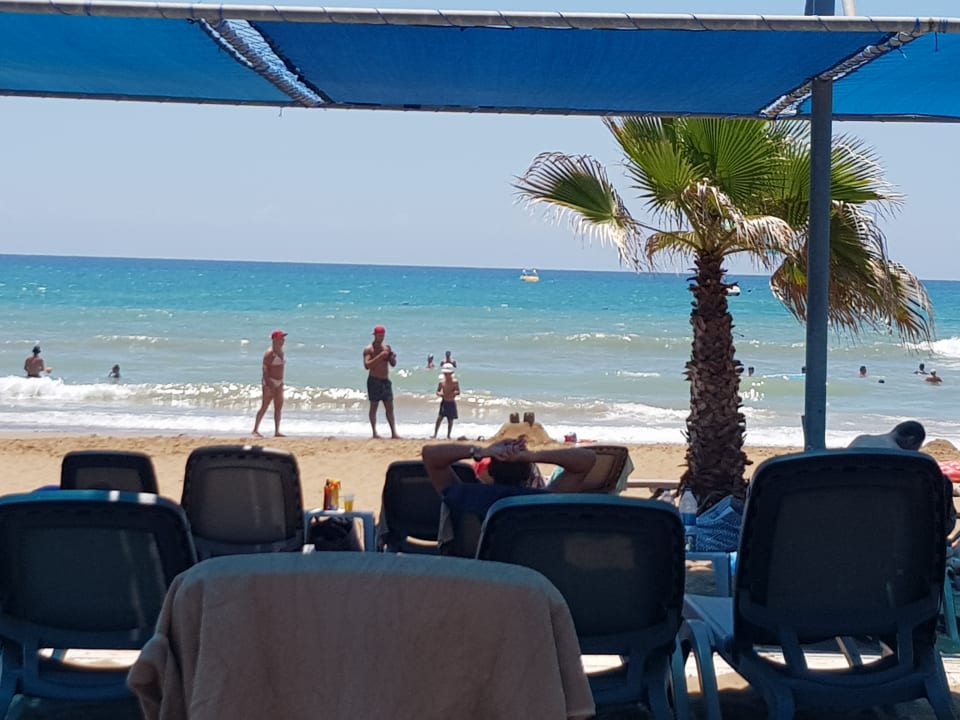 Strand Club Grand Side