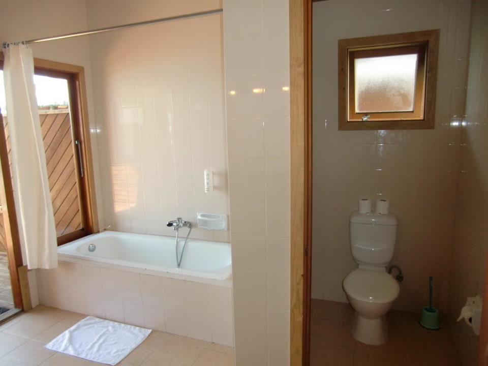 Badezimmer im Wasserbungalow Fihalhohi Maldives