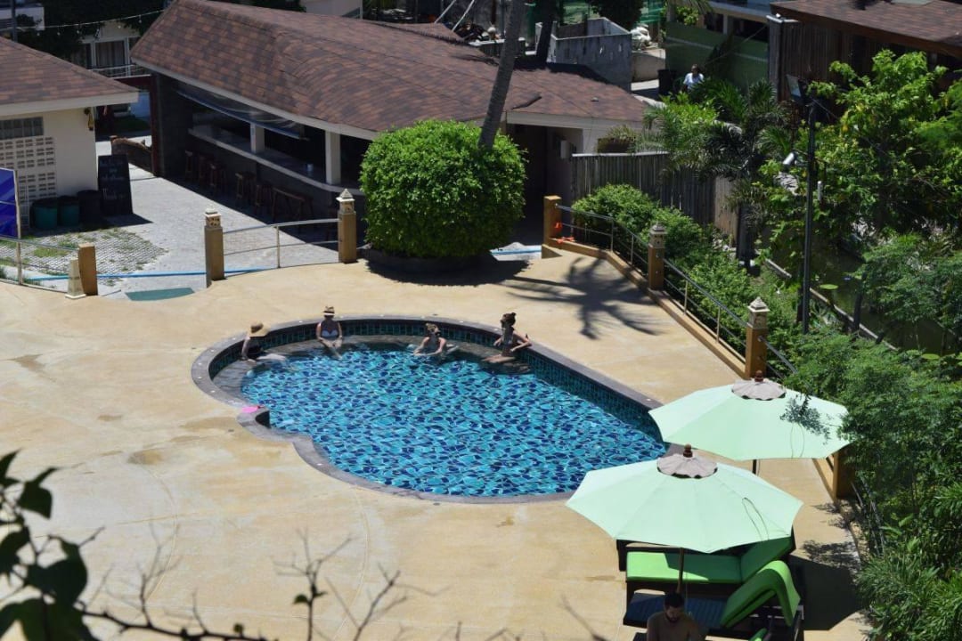 Traurige Poolanlage Lotus Paradise Resort