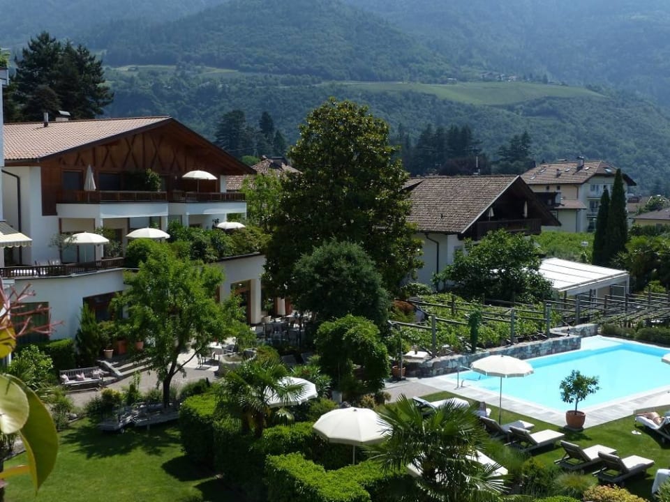 Garten und Außenpool Hotel Ansitz Plantiz