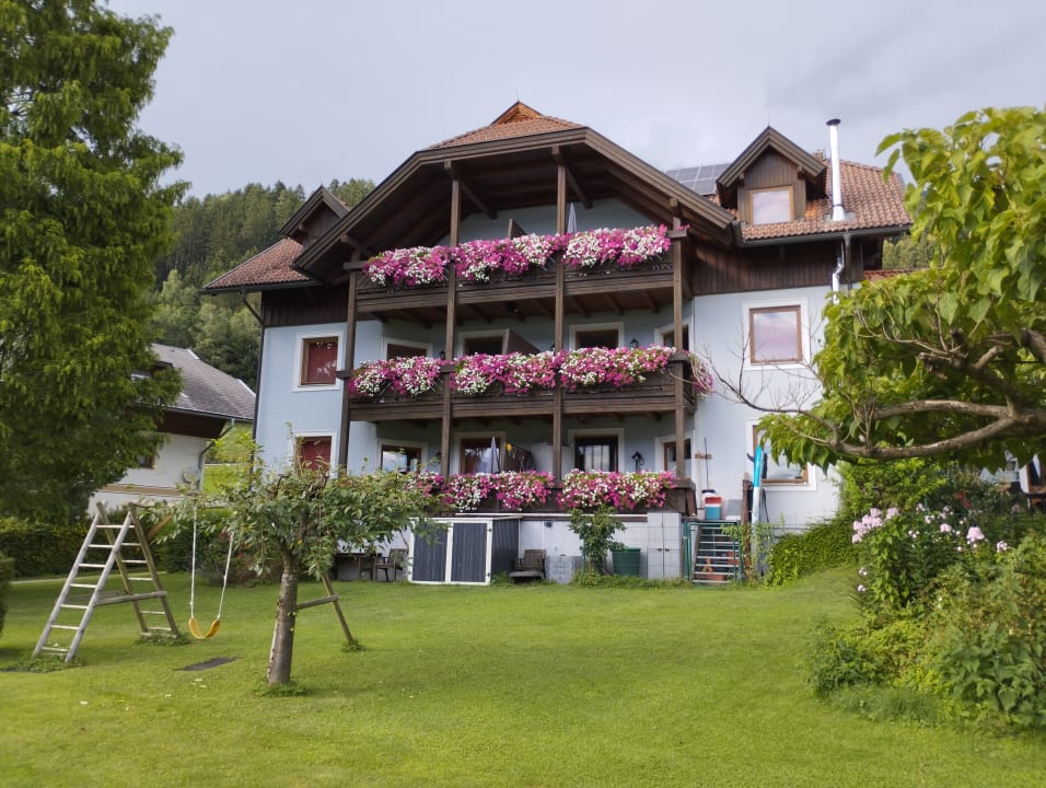 Außenansicht Ferienwohnungen Fischerhaus direkt am See