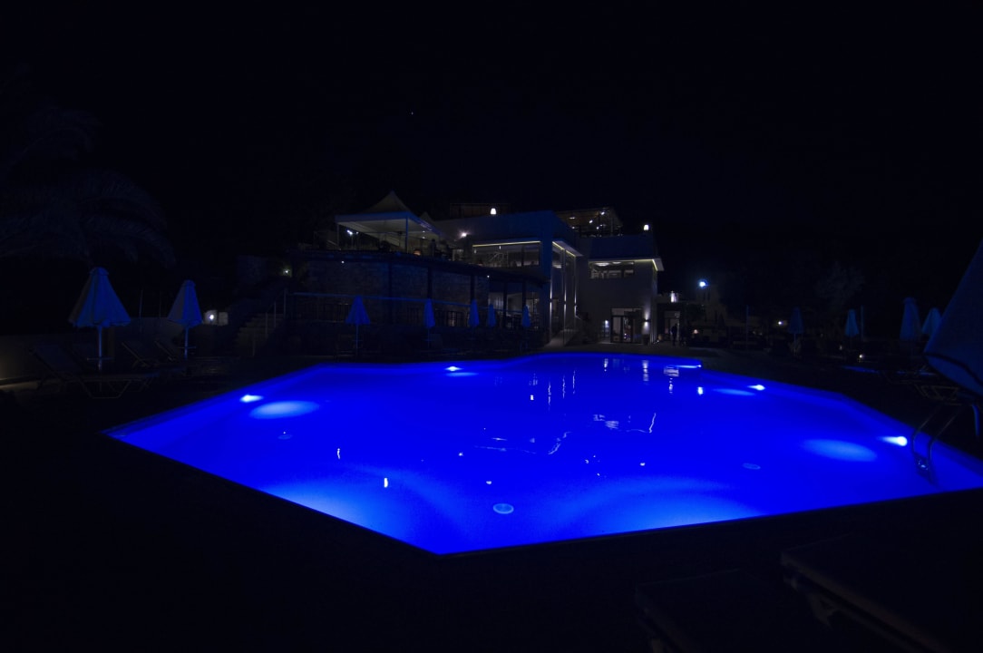 Hotelpool Nachts Domes Aulus Elounda All-Inclusive Resort, Curio Collection by Hilton