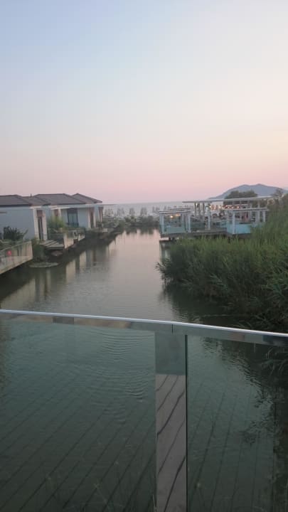 Blick von der Brücke auf die Lagoonbar  Jiva Beach Resort