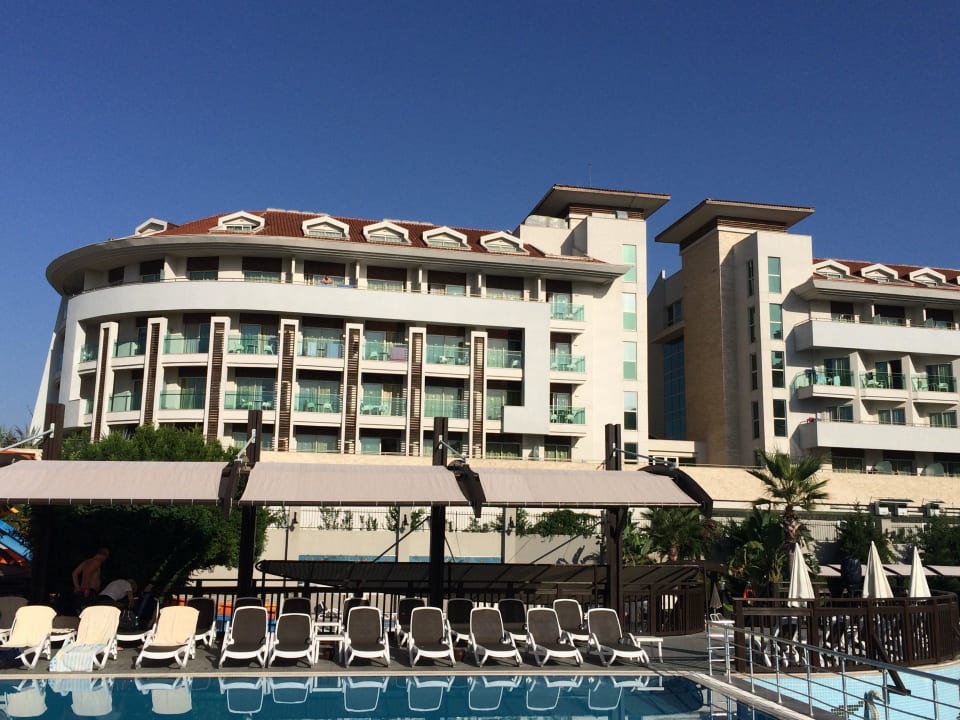 Blick aufs Nachbarhotel vom Pool Aydinbey Kings Palace & Spa