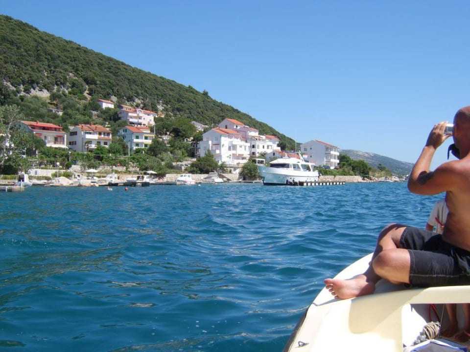 blick vom wasser zur Unterkunft Apartment Villa Antonella