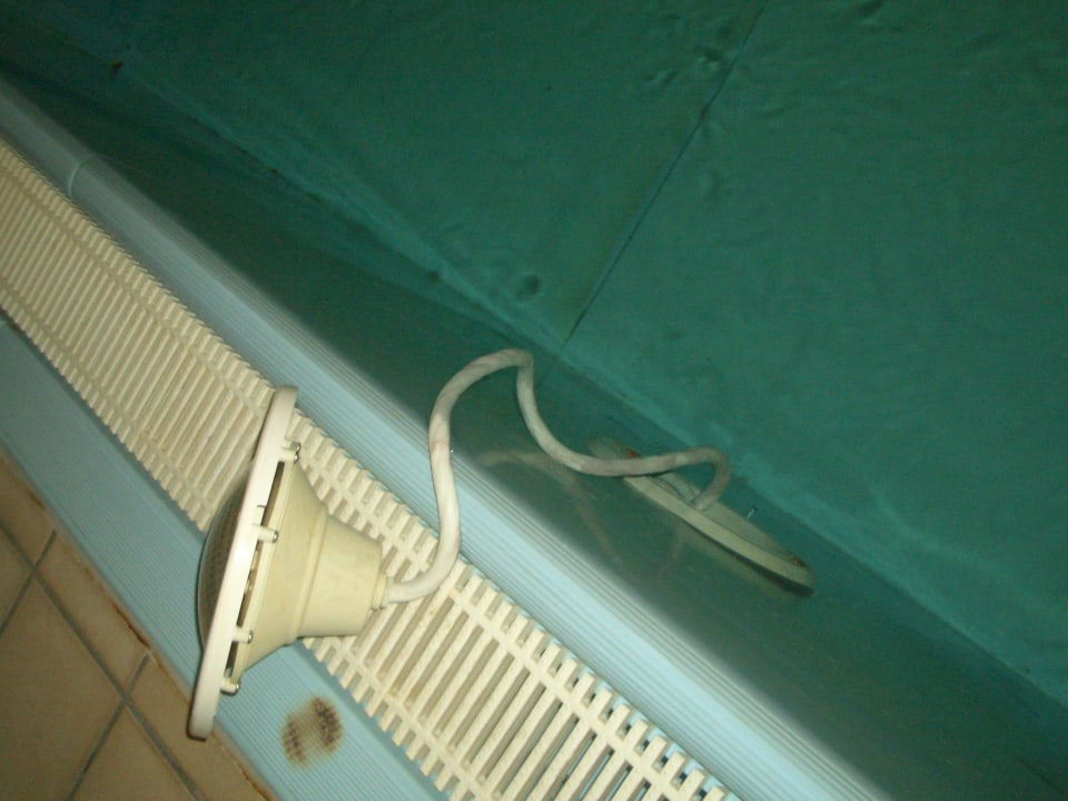 Defekte Poolbeleuchtung.... Waldhotel Eskeshof