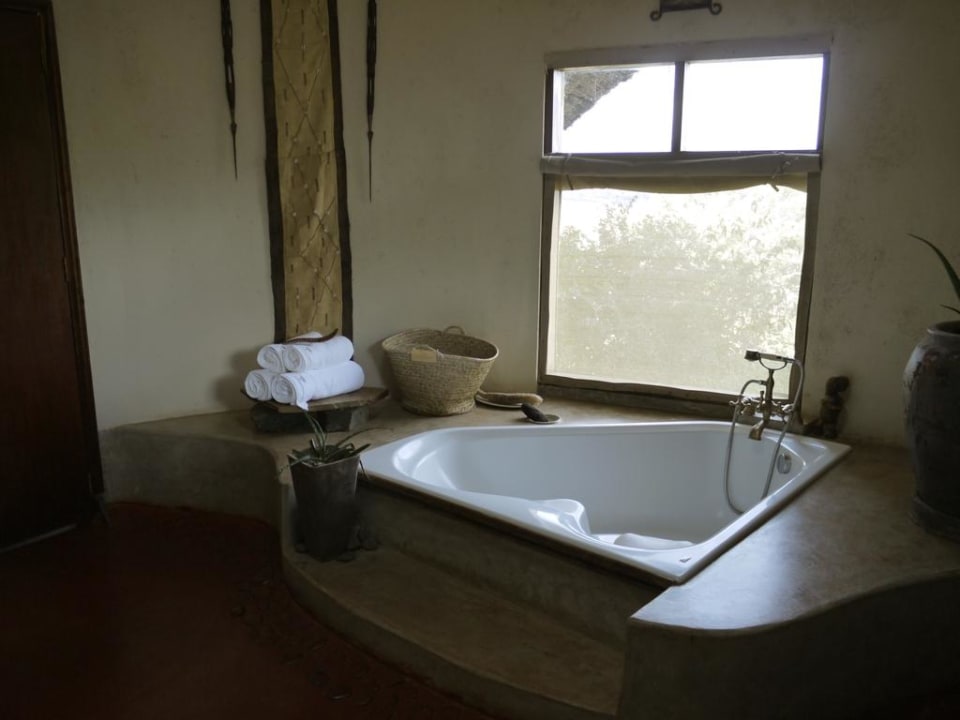 Badezimmer Suite Chalet No.1 Hotel Mbalageti Lodge