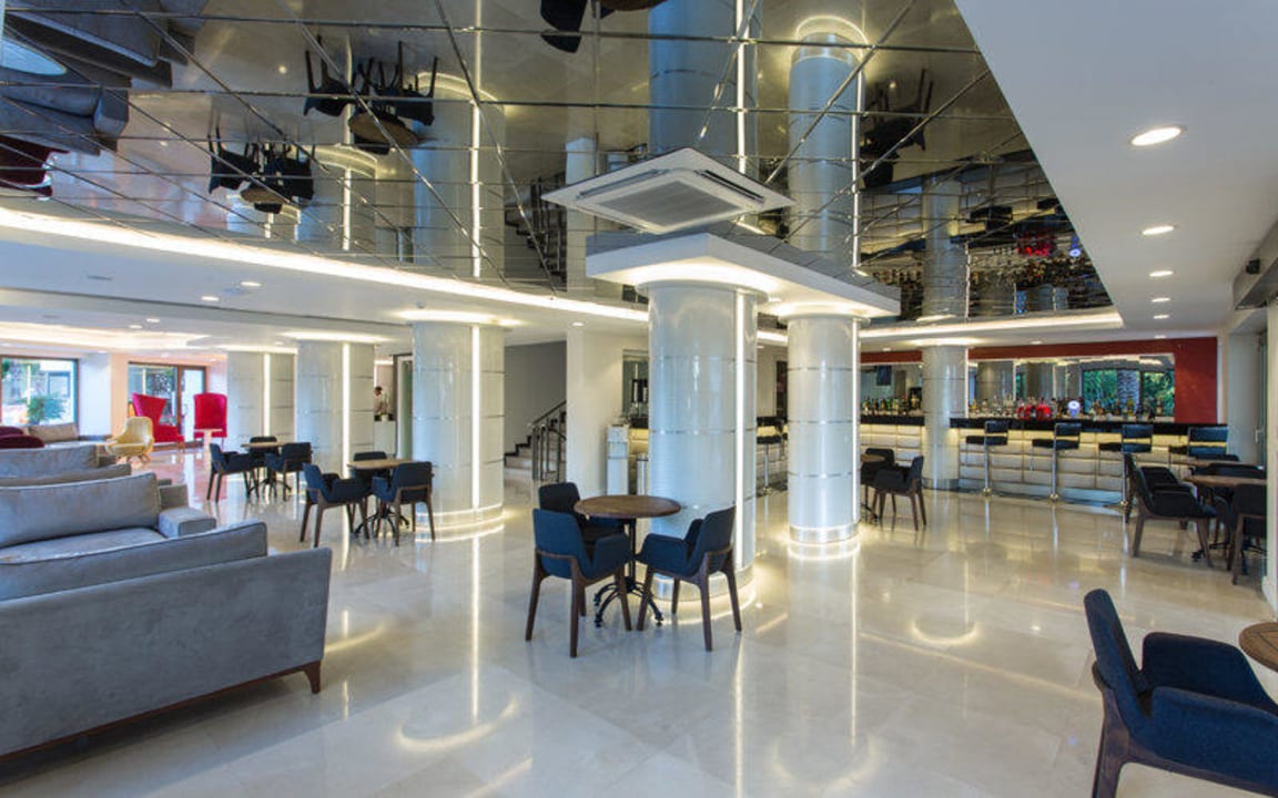 Lobby Bar Falcon Hotel