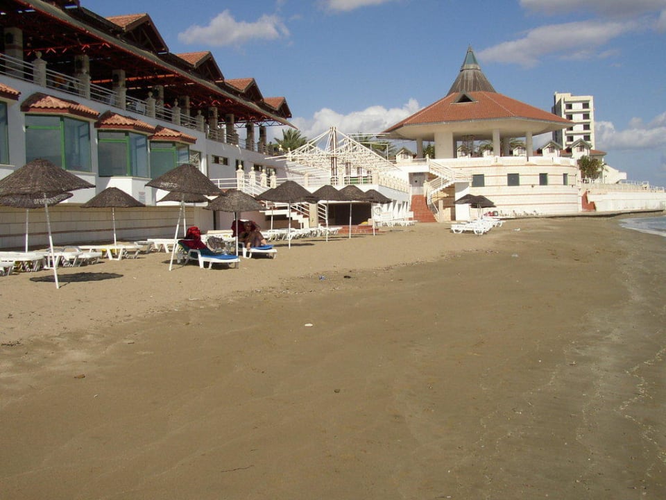 Hoteleigener Strand Salamis Bay Conti Resort Hotel & Casino