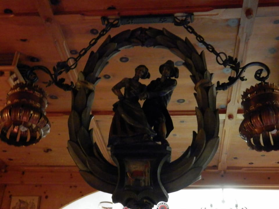 Deckenlampe aus Holz Hotel & Gasthof Fraundorfer