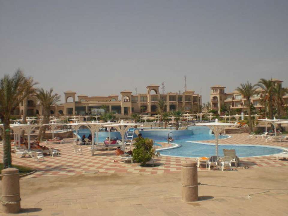 Poolanlage Hauptgebäude Pensée Royal Garden Beach Resort