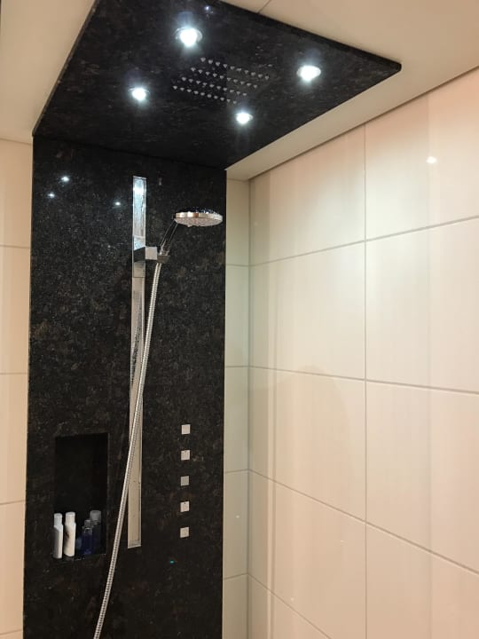 Moderne Dusche elektr Thermostat Maritim Hotel Stuttgart