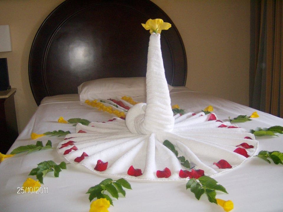 Bettdekoration vom Zimmerservice Stella Beach Resort & Spa Makadi Bay