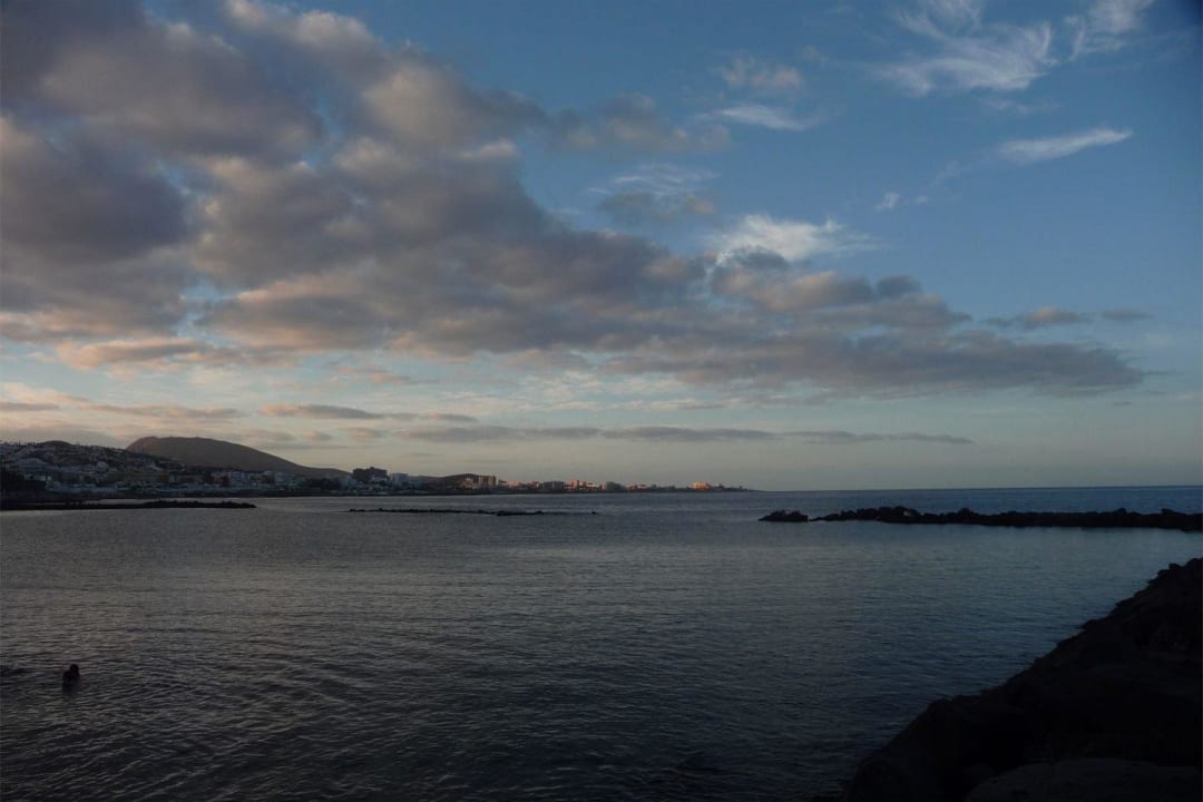 In den frühen Morgenstunden baden im Meer Hotel Riu Palace Tenerife