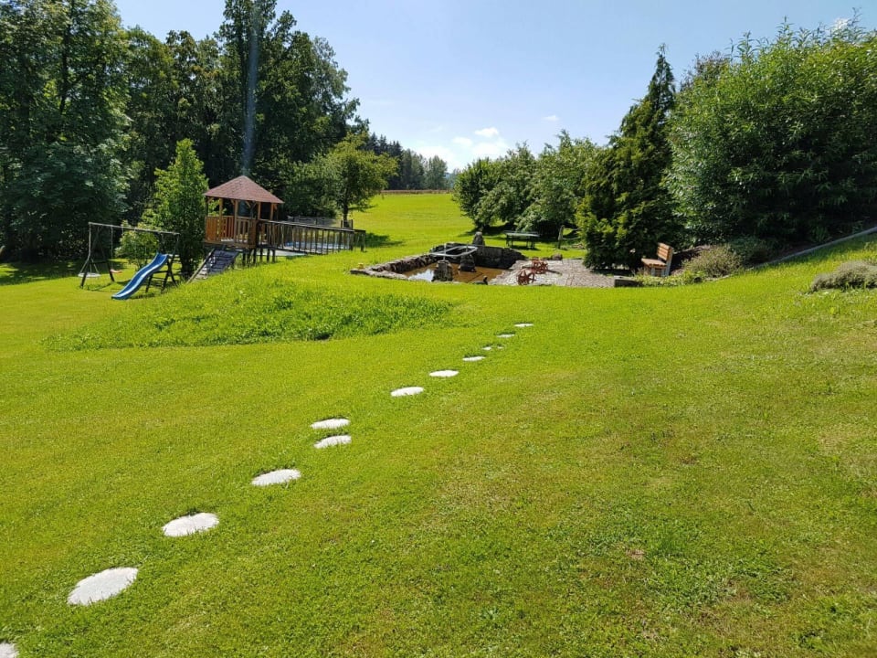 Liegewiese Landhotel Miethaner