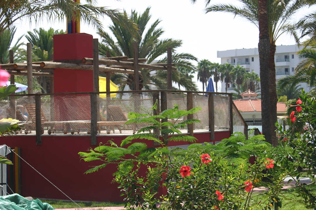 Über dem Pool HL Miraflor Suites Hotel