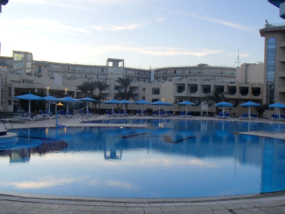 Pool Moreno Horizon Spa & Resort