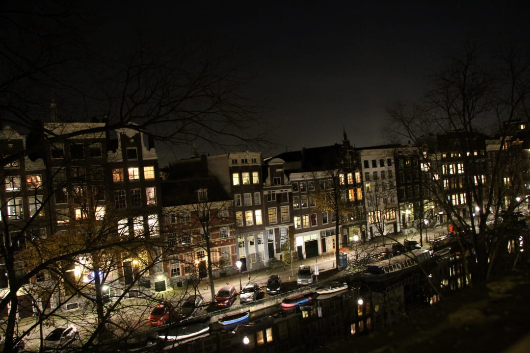 Aussicht aus einem der vier Fenster The Hoxton Amsterdam