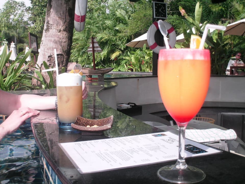 Ramada Cocktails an der Poolbar Ramada Resort by Wyndham Khao Lak