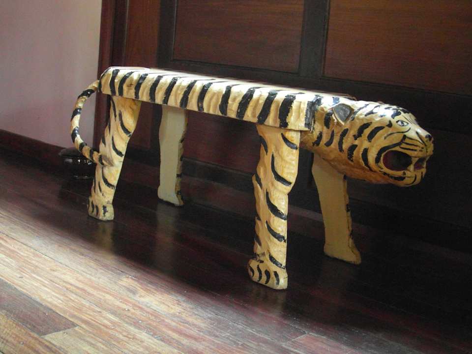 Bis ins Detail durchdacht: Bank in Tigerform Hotel Sandoway Resort