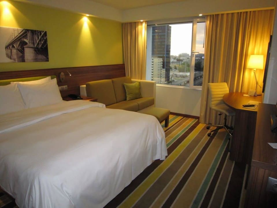 Queen room with sofa bed #1101 Hampton by Hilton Warsaw City Centre