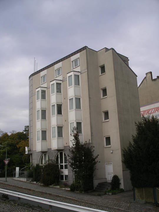 Ansicht von der Seitenstraße aus Hotel Am Buschkrugpark