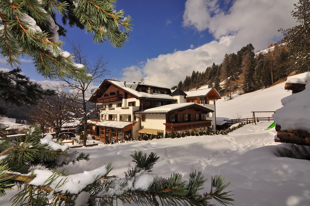 Außenansicht Hotel Monte Paraccia