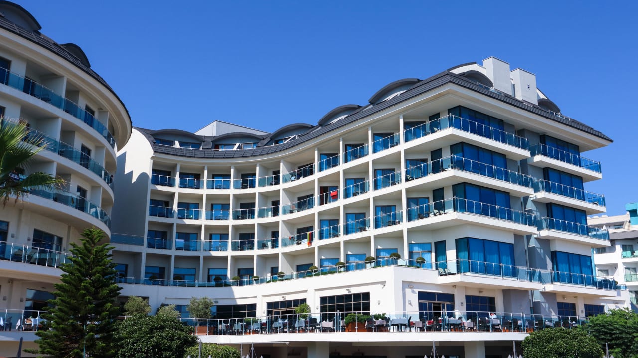 Außenansicht Commodore Elite Suites & Spa - Adults only