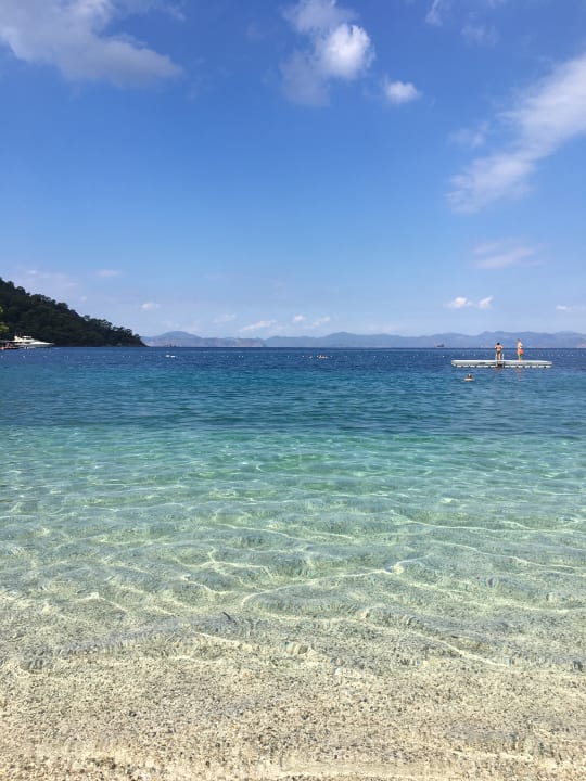 Strand Hillside Beach Club