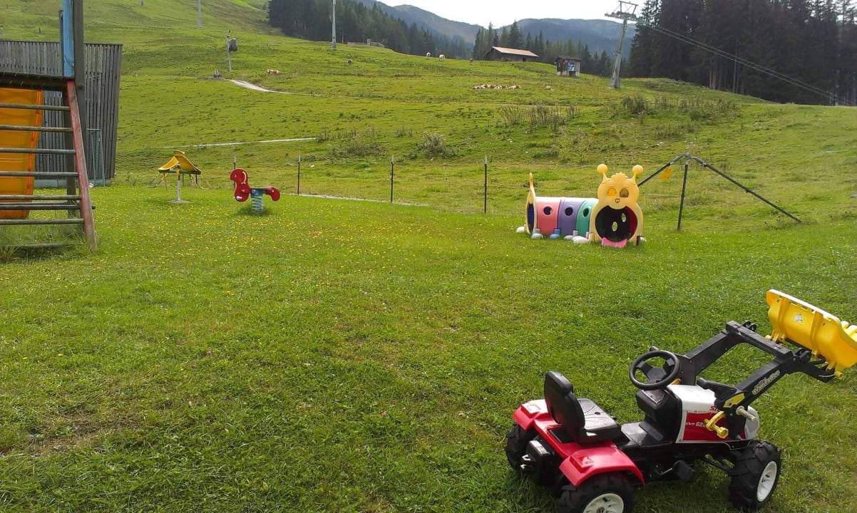 Spielplatz Holzhotel Forsthofalm