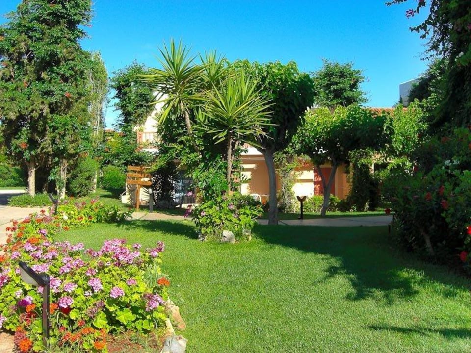 Gartenanlage Anissa Beach & Village