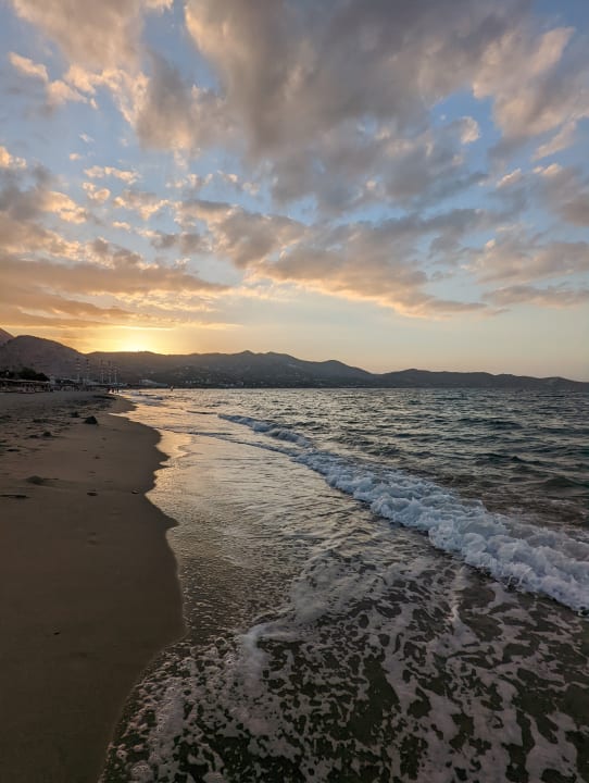 Strand Petousis Hotel & Suites