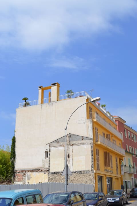 Außenansicht von der Straße Edward's Hotel