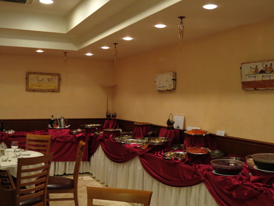 Salatbuffet vor dem großen Run 2 Hotel Le Palme