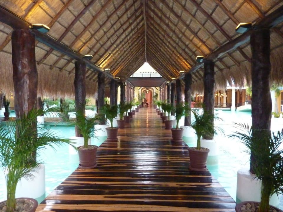 Der Weg zu den Zimmern Iberostar Selection Paraiso Lindo