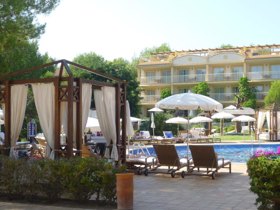 Ansicht vom Garten in Richtung Pool VIVA Cala Mesquida Suites & Spa 16+