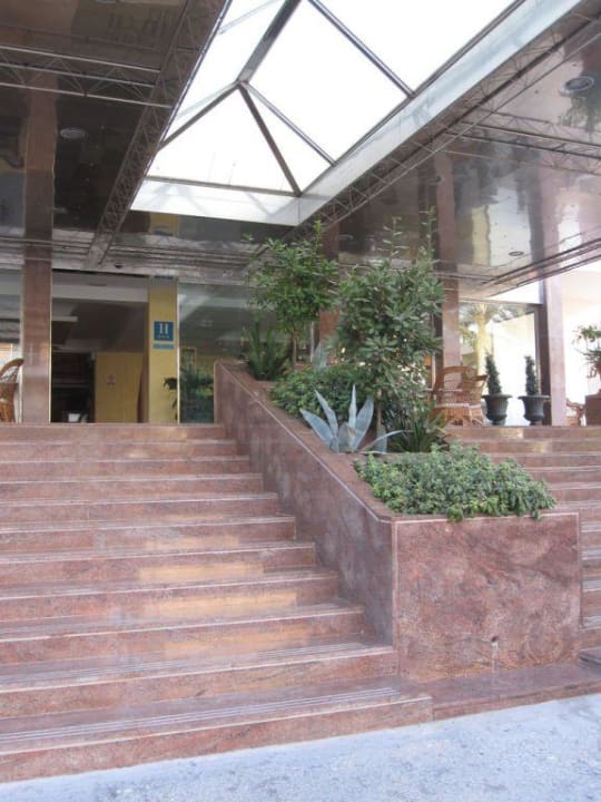 Der Eingang Hotel HM Ayron Park