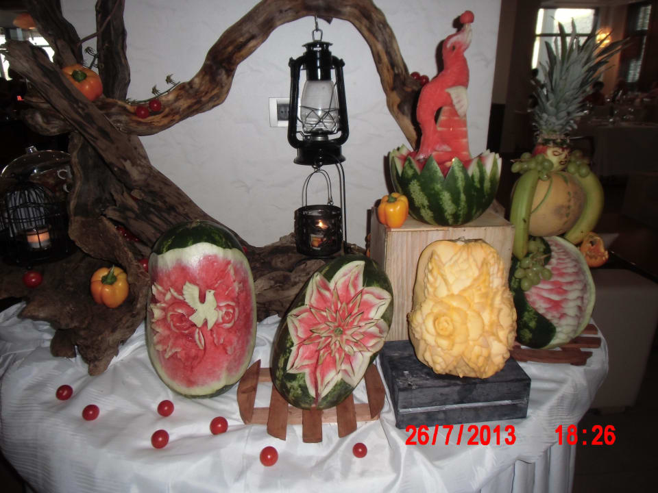 Kunstvolles aus Melonen SENTIDO Port Royal Villas & Spa