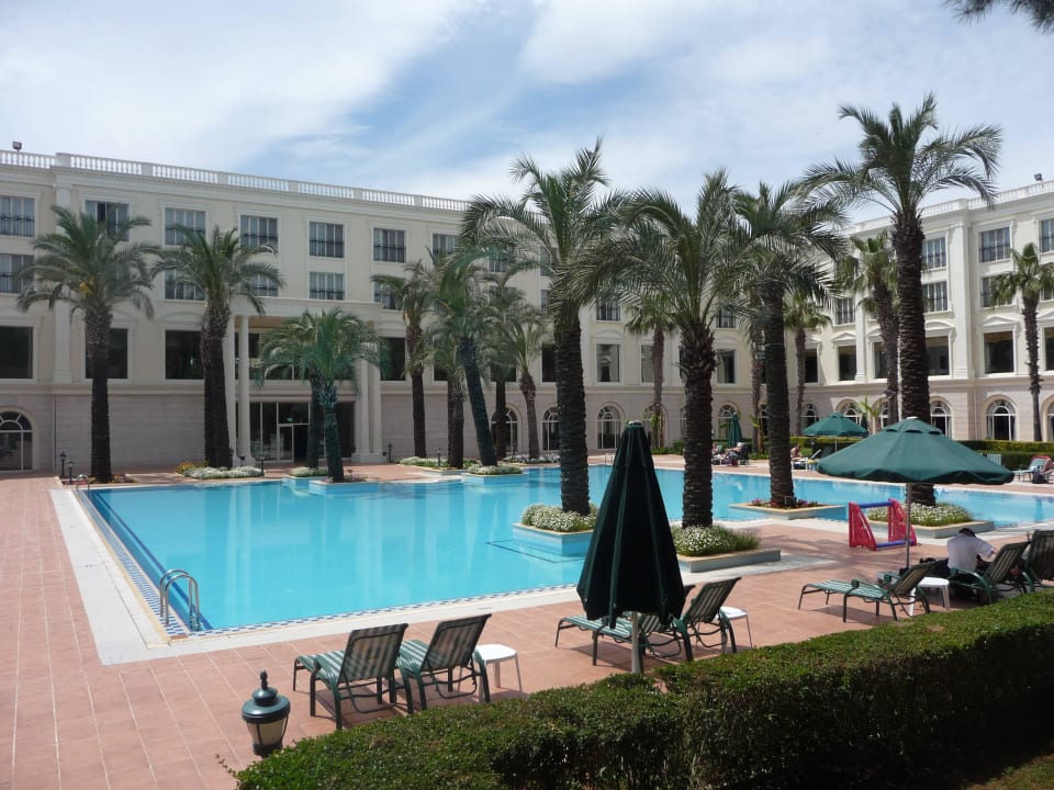 Outdoorpool... IC Hotels Airport