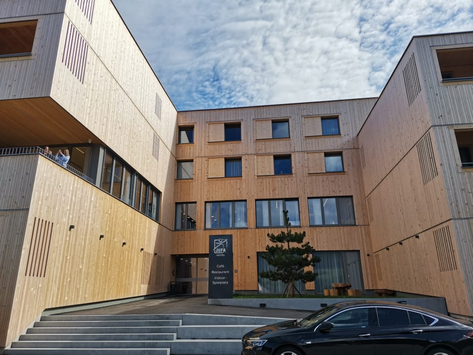 Außenansicht JUFA Hotel Laterns