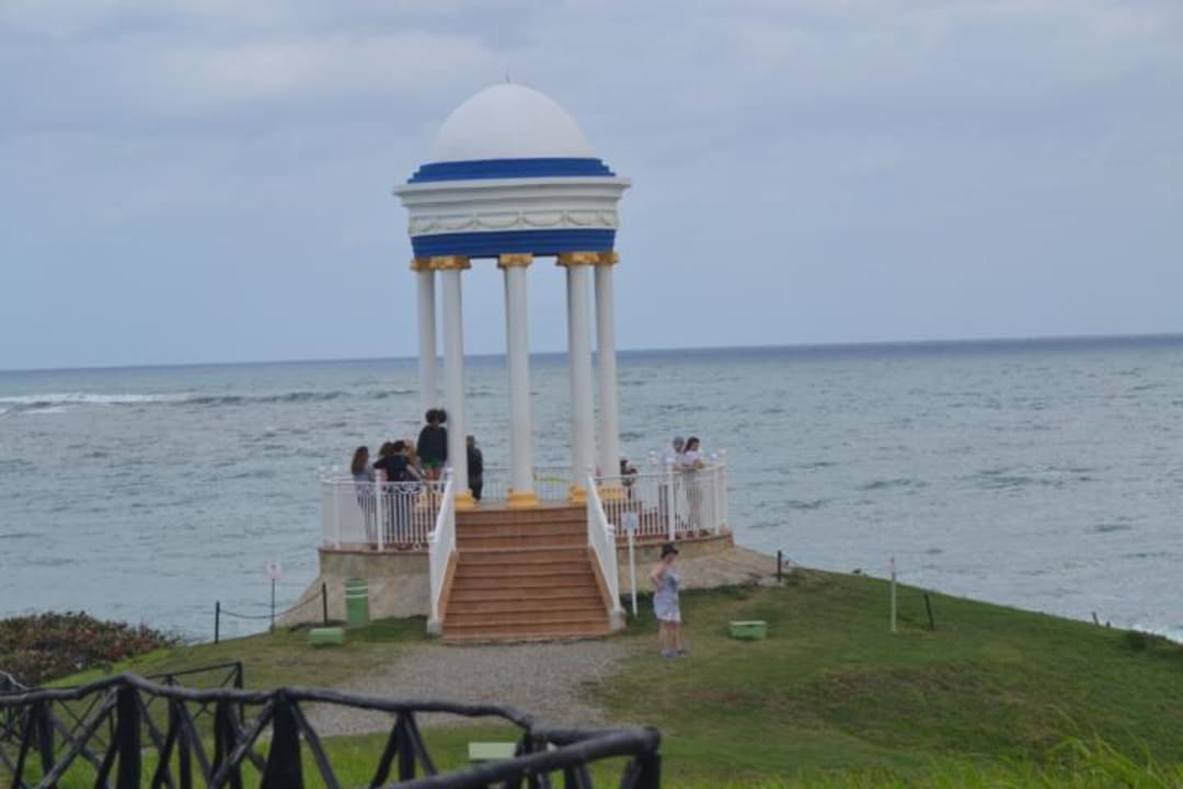 Pavilion Playabachata Hotel