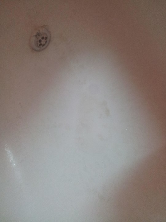 Badewanne total verdreckt, Farbe splittert ab Bei Juan Playa Blanca