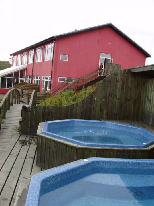 Blick auf Hotpot Richtung Hotel Hotel Glymur