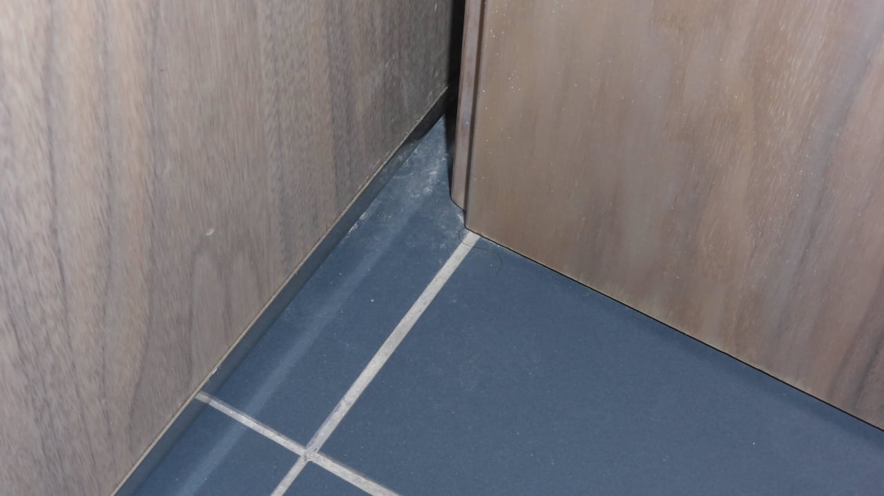 Schiebetüre Bad Schmutz Hilton Malta