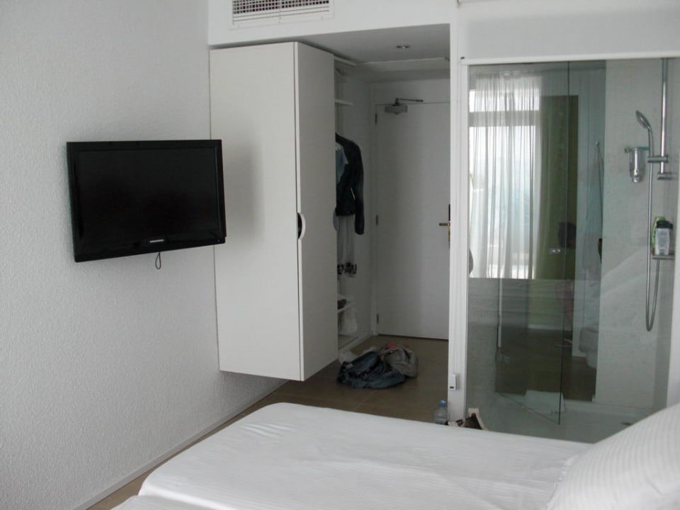 Zimmer / TV / Dusche Iberostar Waves Bahia de Palma