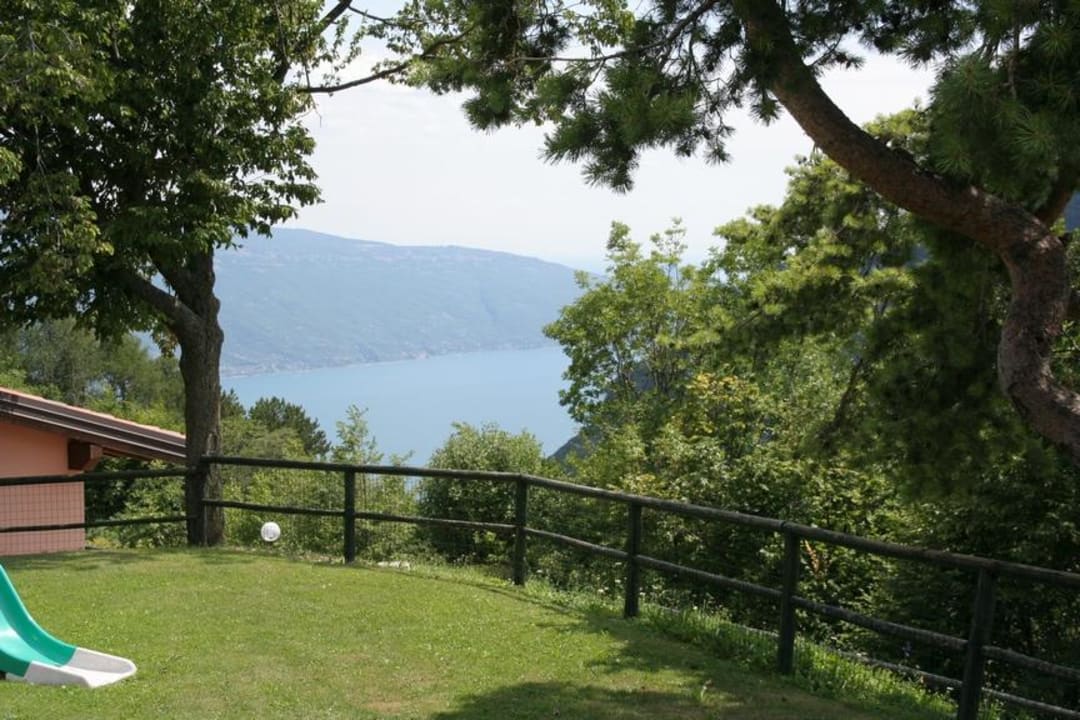 Blick vom Spielplatz zum Gardasee Residence La Quiete