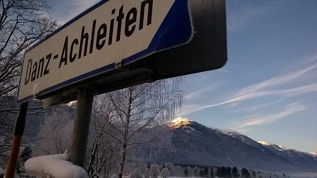 Skibus-Haltestelle vor dem Strasswirt Hotel Gasthof Strasswirt