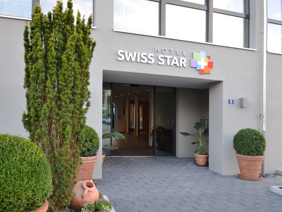 Eingang Hotel Swiss Star