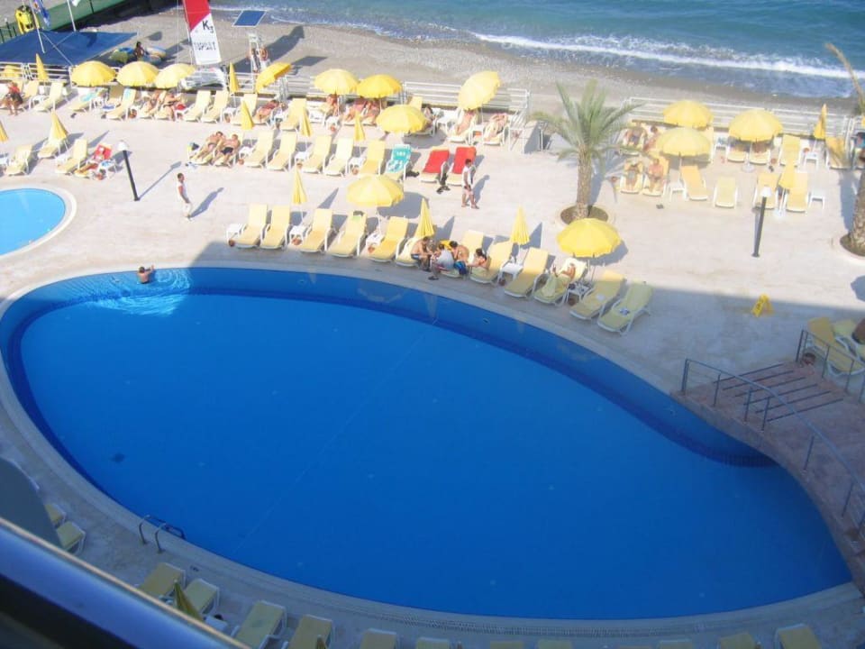Pool vom Balkon aus Corendon Playa Kemer